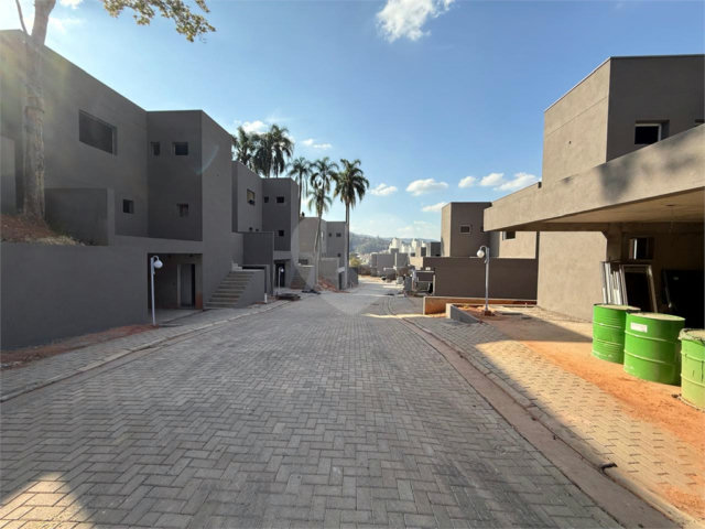 Casa à venda com 3 suítes no condomínio Residencial Floresta, São Paulo - SP