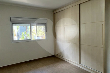 Casa à venda com 3 quartos, sendo 2 suítes, no condomínio Mirante do Horto, São Paulo - SP