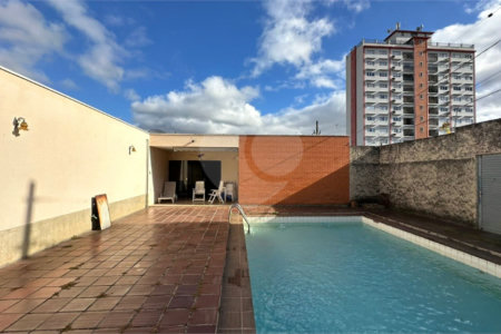 Casa à venda ou para alugar com 5 quartos, sendo 2 suítes, no Centro, Salto, SP