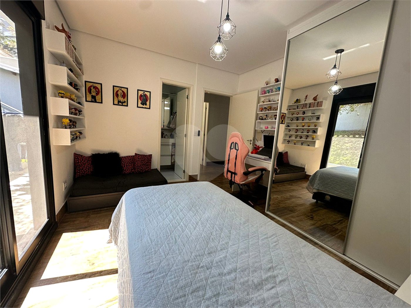 Casa à venda com 3 suítes no condomínio Estância Marambaia, Vinhedo - SP