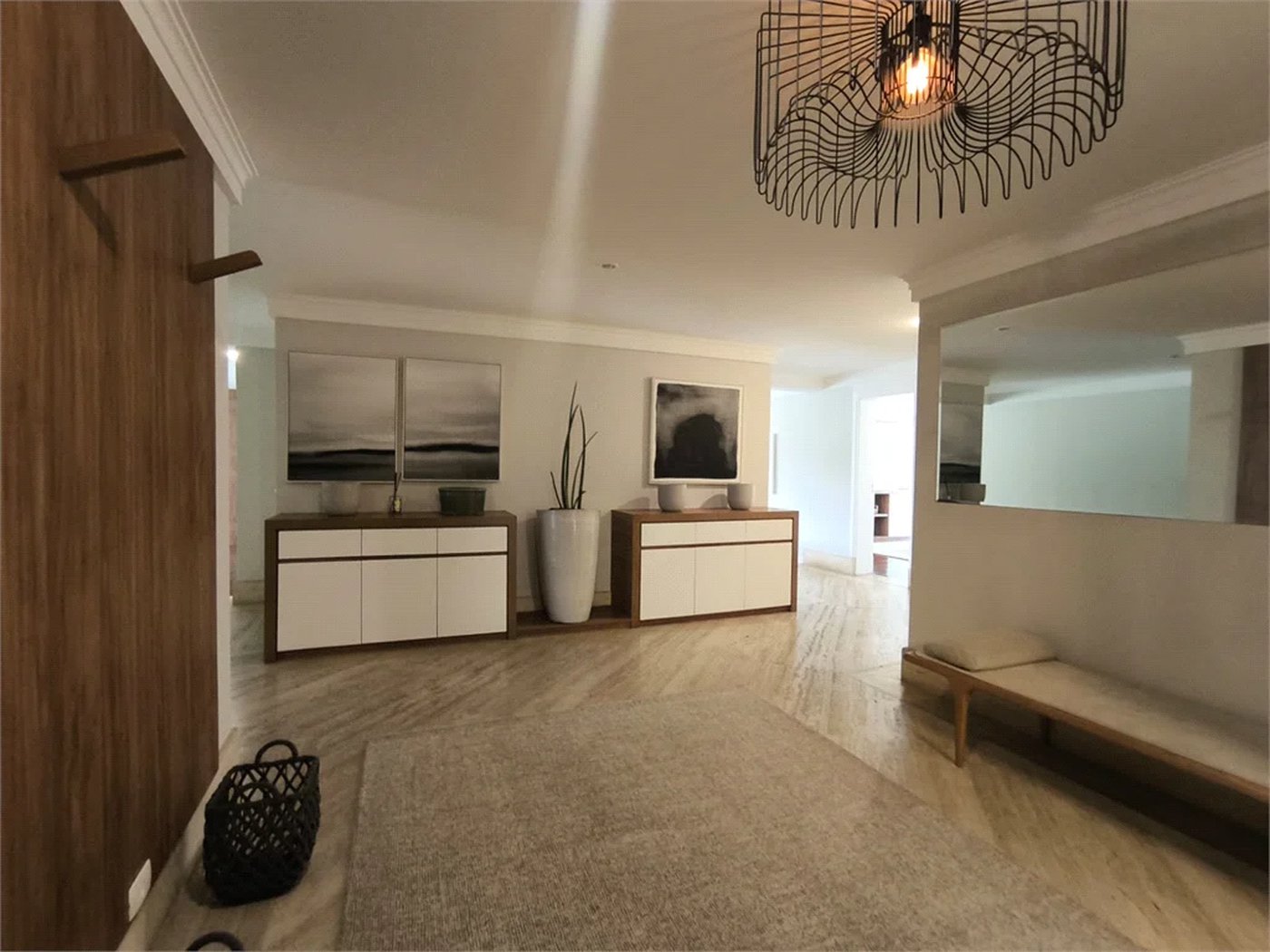 Casa à venda com 5 quartos, sendo 4 suítes, em Cidade Jardim, São Paulo, SP