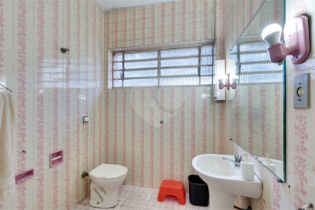Sobrado à venda com 4 quartos, sendo 2 suítes, em Brooklin Paulista, São Paulo, SP