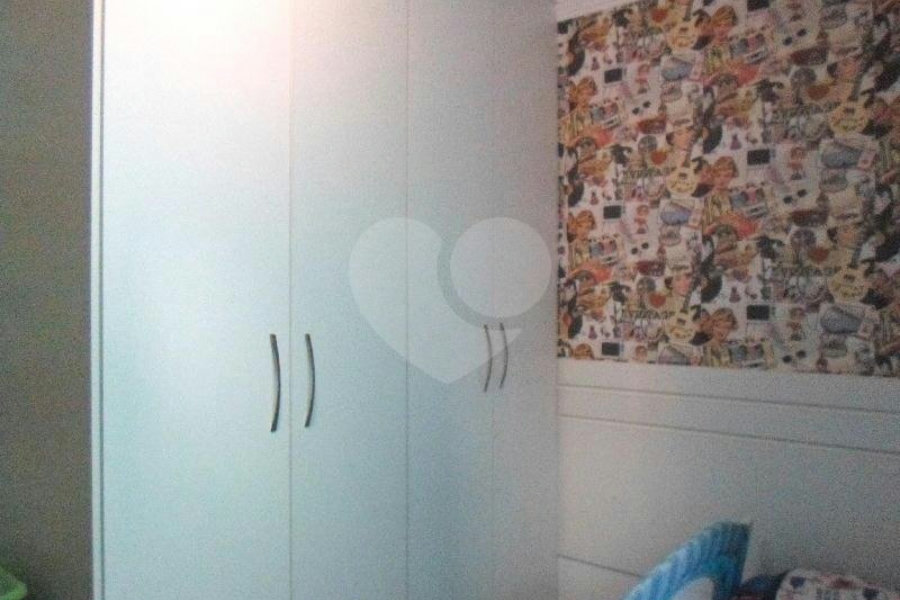 Casa à venda com 3 quartos, sendo 1 suíte, no condomínio Fernandes, São Paulo - SP