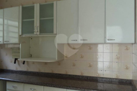 Sobrado à venda com 3 quartos, sendo 1 suíte, em Parada Inglesa, São Paulo, SP