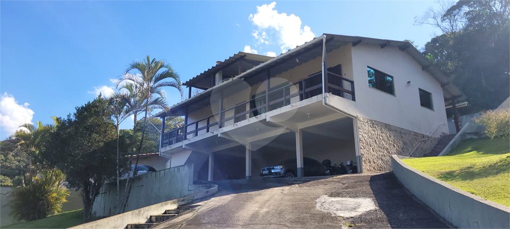 Casa à venda com 5 quartos, sendo 2 suítes, no condomínio Alpes da Cantareira, Mairiporã - SP