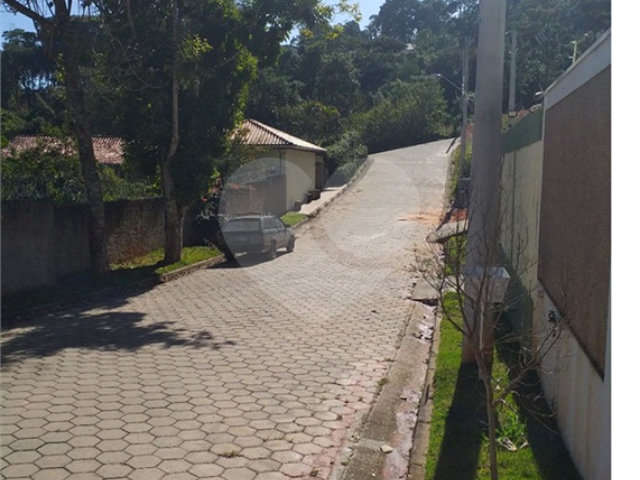 Casa à venda com 3 quartos, sendo 1 suíte,  no condomínio Mirante da Mantiqueira, Mairiporã - SP