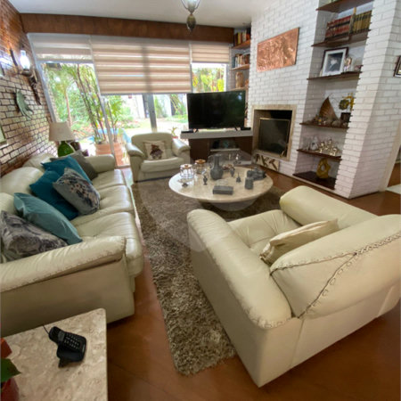 Casa à venda com 4 quartos, sendo 1 suíte,  em Vila Oliveira, Mogi das Cruzes, SP