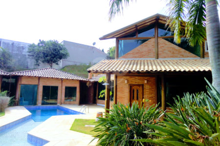Casa à venda com 4 suítes no condomínio Estância Marambaia, Vinhedo - SP