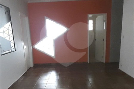 Casa à venda com 5 quartos, sendo 1 suíte, no Centro, Bom Jesus dos Perdões, SP