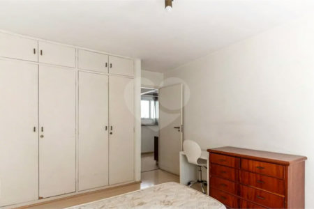 Este elegante apartamento em Higienópolis oferece 224m² de área muito bem distribuída, perfeito para quem valoriza conforto