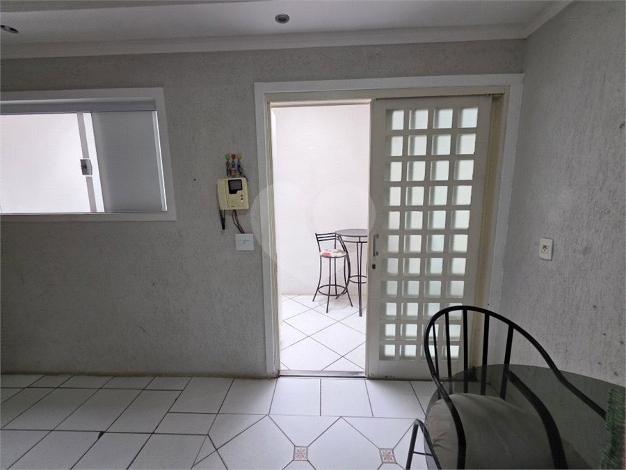 Casa térrea à venda no Douradinho com 2 quartos e edícula com mais dois quartos e 2 banheiros.