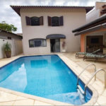 Sobrado excelente com piscina. Espaço gourmet. Salão de festas. Home office. Rua particular