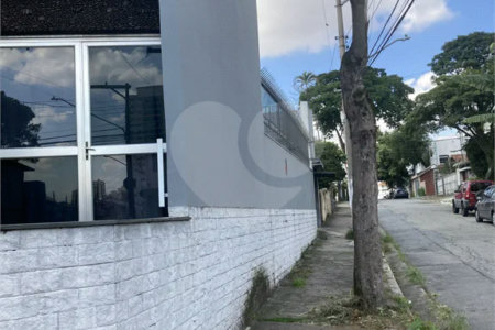 Casa com 4 dormitórios na Saúde.