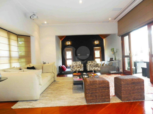 Casa à venda com 4 suítes no condomínio Vilaggio Monte Alegre, São Paulo - SP