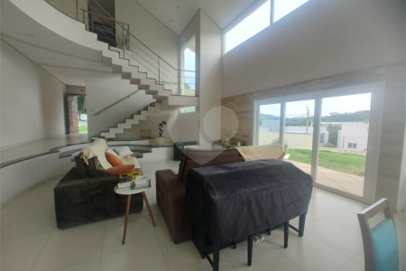 Casa à venda com 5 quartos, sendo 3 suítes, no condomínio Serra da Estrela, Atibaia - SP
