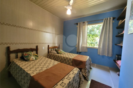 Casa à venda com 4 quartos, sendo 2 suítes, no Centro, Santa Cruz Cabrália, BA