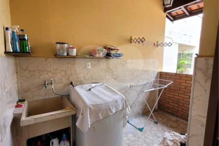 Casa à venda com 4 quartos, sendo 1 suíte, em Vila Leão, Sorocaba, SP