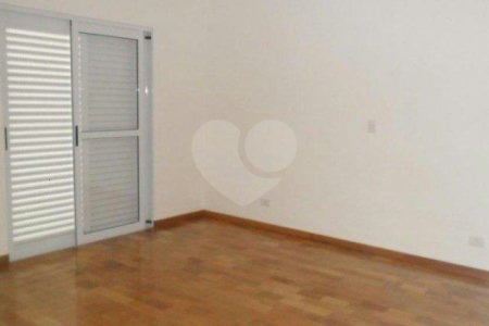 Sobrado à venda com 3 suítes em Vila Inah, São Paulo, SP
