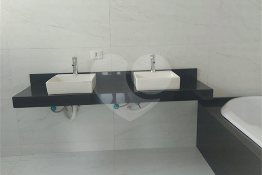 Casa à venda com 5 suítes no condomínio Residencial Santa Maria, Jandira - SP