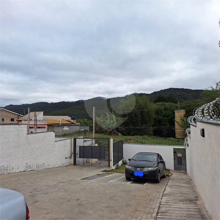 Casa à venda com 2 quartos no condomínio Residencial Cristal Lll, Mogi das Cruzes - SP