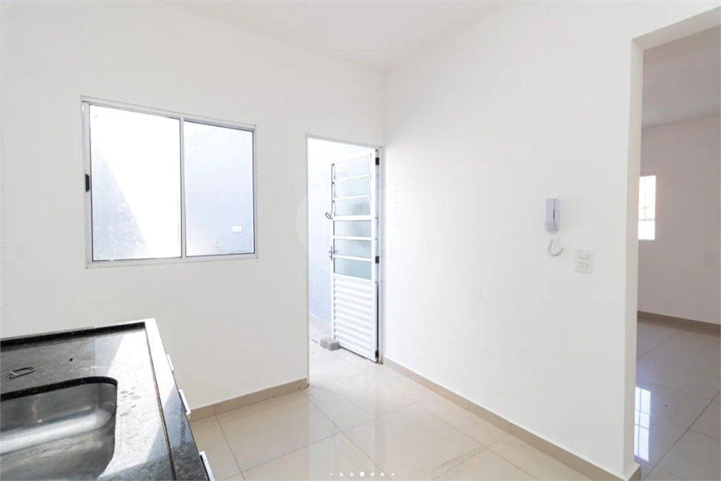 Casa à venda com 2 suítes no condomínio Dos Pássaros, São Paulo - SP