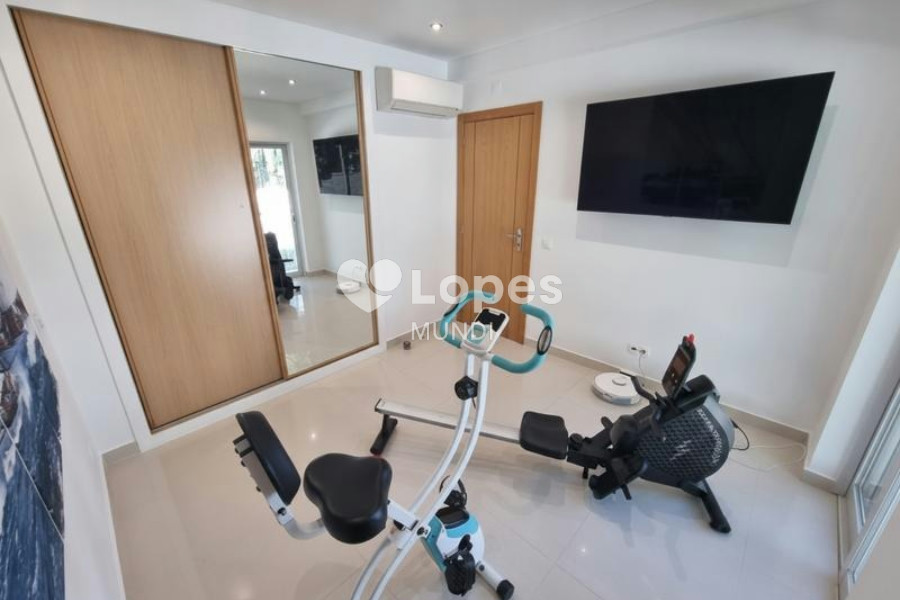 Casa com 4 quartos à venda em Albufeira, Algarve, Portugal – Vista para o mar e piscina