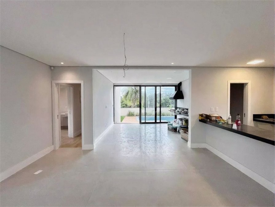 Casa à venda com 3 suítes no condomínio Ninho Verde II, Pardinho - SP