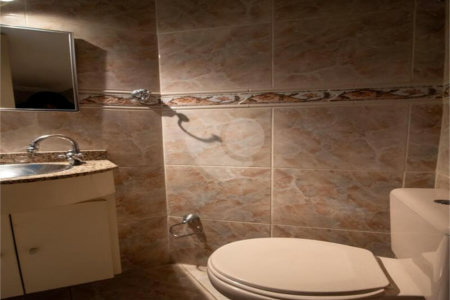 Casa à venda com 3 quartos, sendo 1 suíte, em Jardim Ester, São Paulo, SP