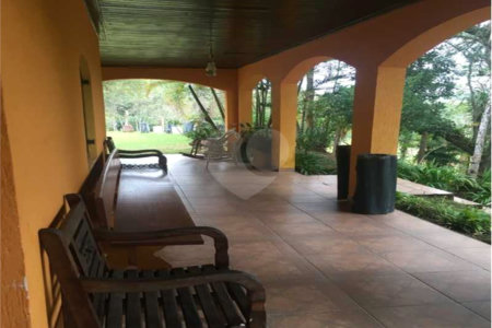 Sítio à venda com 5 quartos, sendo 4 suítes,  em Cocuera, Mogi das Cruzes, SP