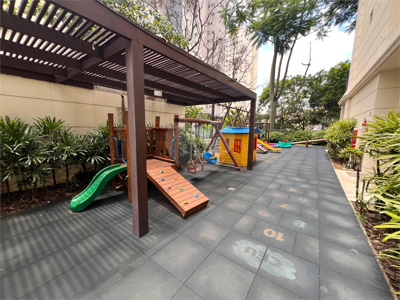 Apartamento à venda com 3 suítes em Santa Teresinha, São Paulo, SP