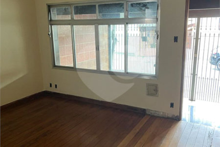 Sobrado à venda com 3 quartos, sendo 1 suíte, em Vila Vitório Mazzei, São Paulo, SP
