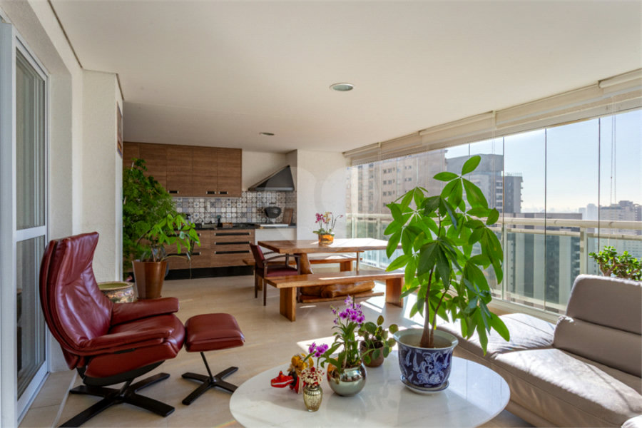 Apartamento à venda com 3 suítes em Vila Mariana, São Paulo, SP