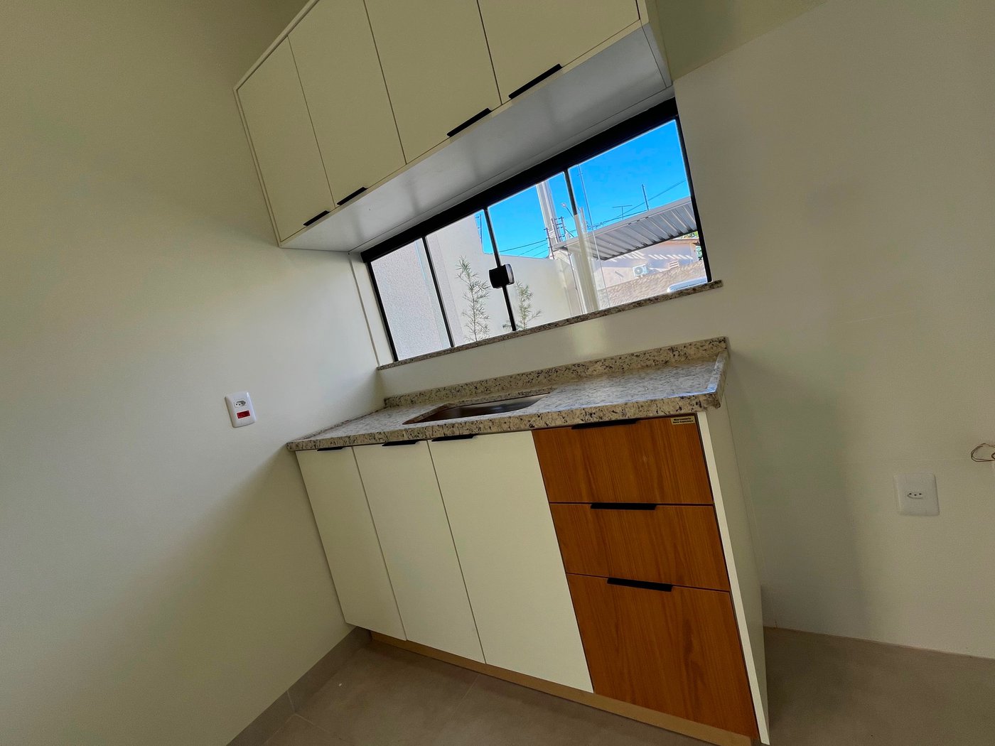 Casa à venda com 2 quartos, sendo 1 suíte,  em Vila Nova, Três Lagoas, MS
