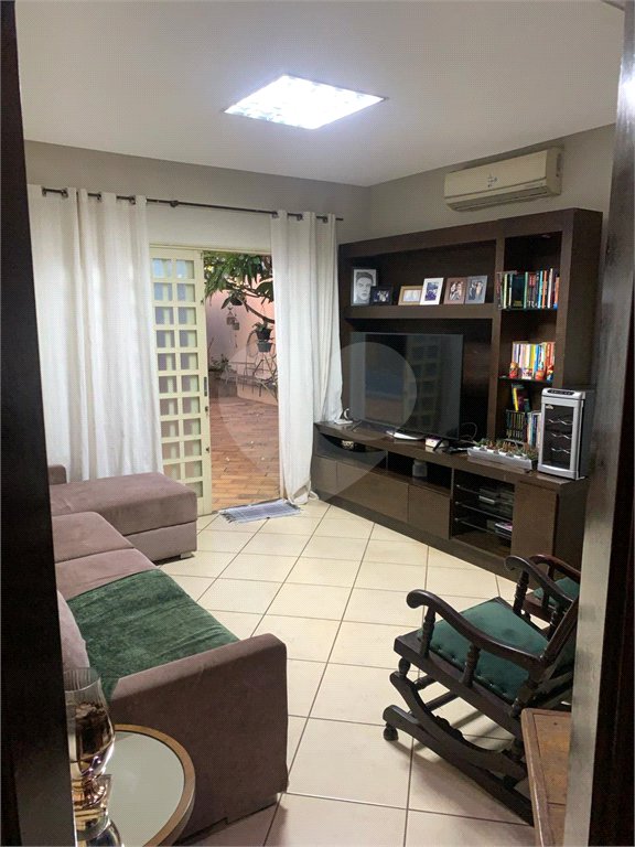 Sobrado à venda com 2 quartos no Centro, Três Lagoas, MS