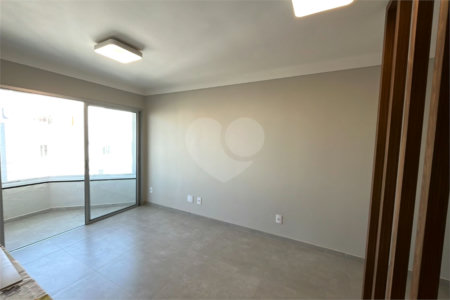 Apartamento à venda com 3 quartos, sendo 1 suíte,  em Jardim Marajoara, São Paulo, SP