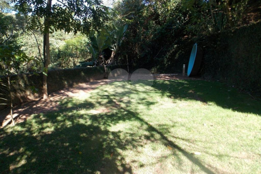Sobrado à venda com 6 quartos, sendo 4 suítes, em Parque Petrópolis, Mairiporã, SP