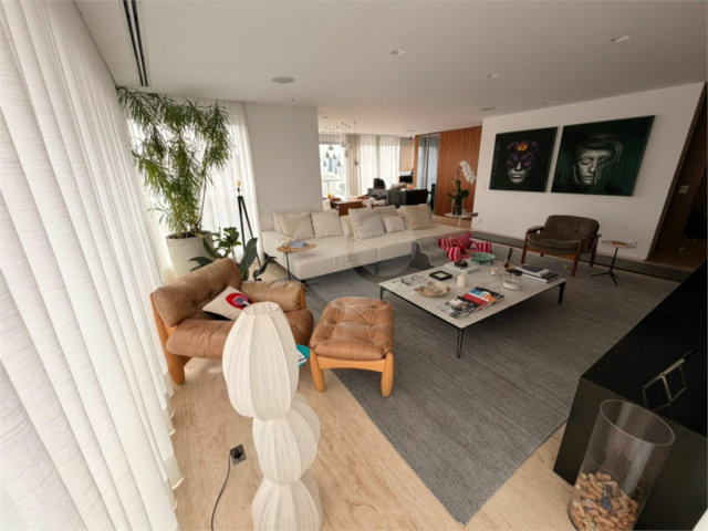 Apartamento à venda com 2 suítes em Vila Olímpia, São Paulo, SP