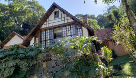 Casa para alugar com 4 quartos, sendo 3 suítes,  no condomínio Alpes da Cantareira, Mairiporã - SP