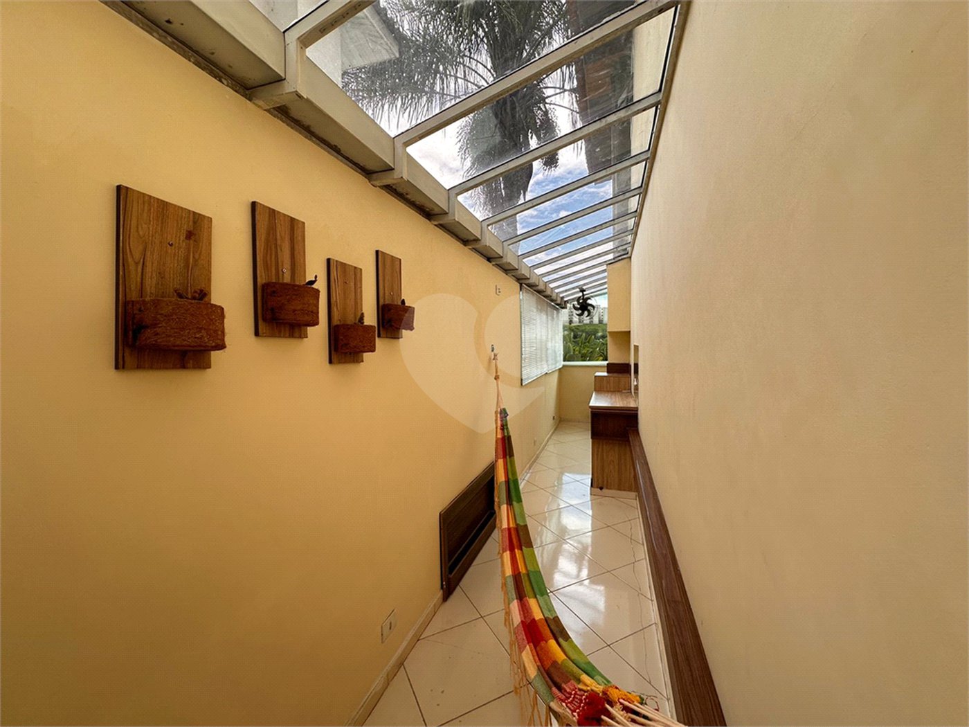Casa à venda com 5 quartos, sendo 3 suítes, no condomínio Jd Itatinga, São Paulo - SP