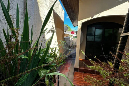 Sobrado à venda com 6 quartos, sendo 1 suíte, no Centro, Ponta Porã, MS