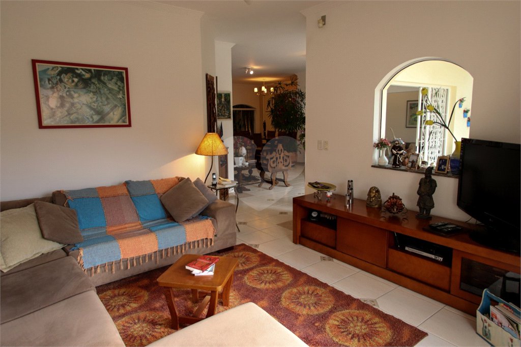Casa à venda ou para alugar com 3 suítes em Vila Petrópolis, Atibaia, SP