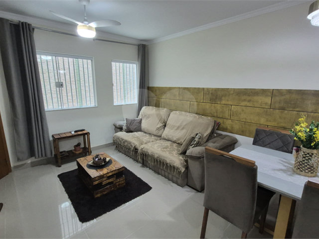 Casa à venda com 2 suítes no condomínio Simão Machado, São Paulo - SP