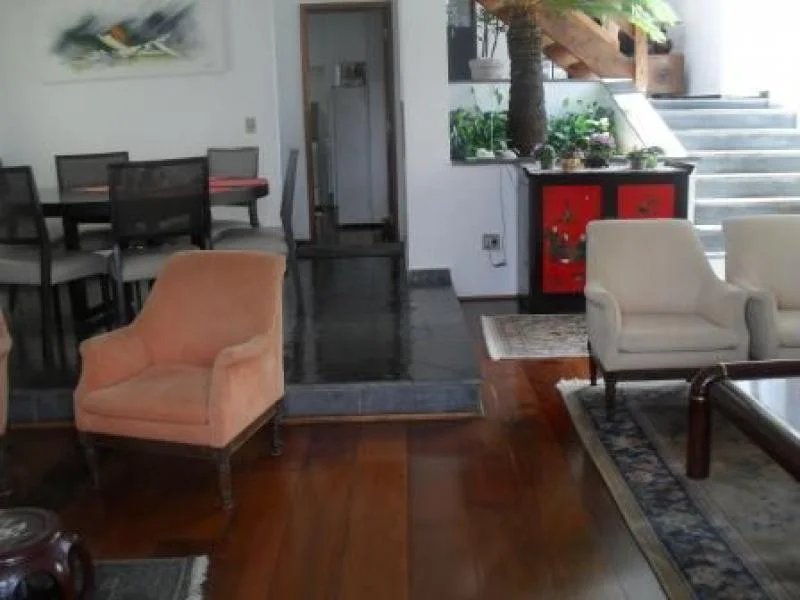 Sobrado à venda com 3 suítes em Jardim Leonor, São Paulo, SP