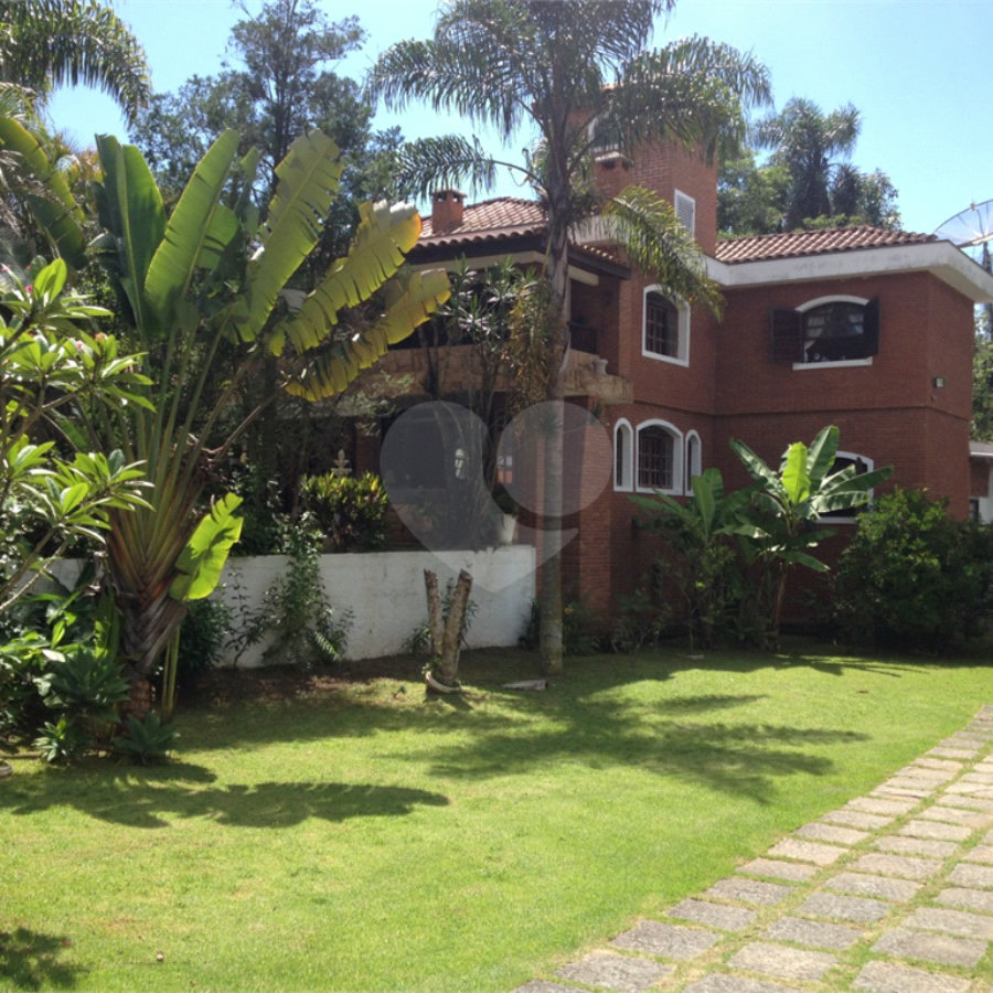 Casa à venda ou para alugar com 5 quartos, sendo 1 suíte, em Cumbari, Mairiporã, SP