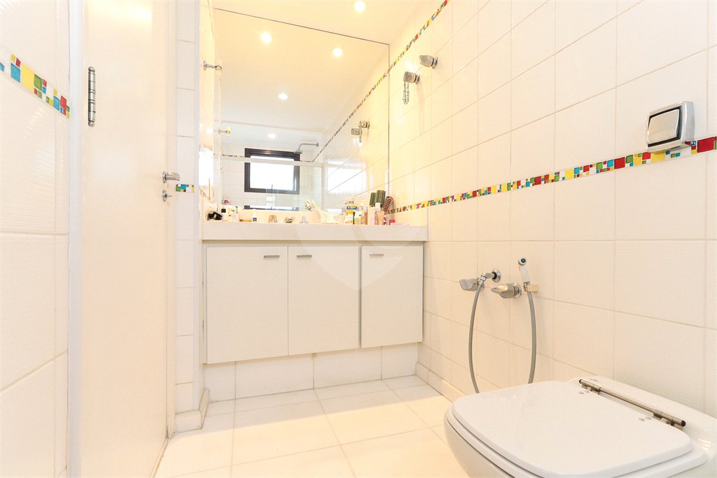 Apartamento à venda com 3 quartos, sendo 2 suítes, em Campo Belo, São Paulo, SP
