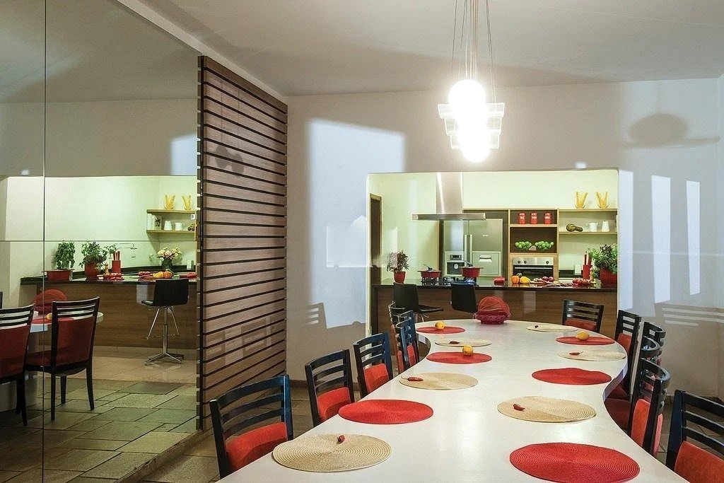 Casa à venda com 4 quartos, sendo 3 suítes,  no condomínio Vintage, Cotia - SP