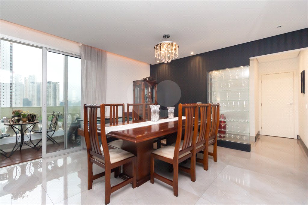 Apartamento à venda com 2 quartos, sendo 1 suíte, em Campo Belo, São Paulo, SP