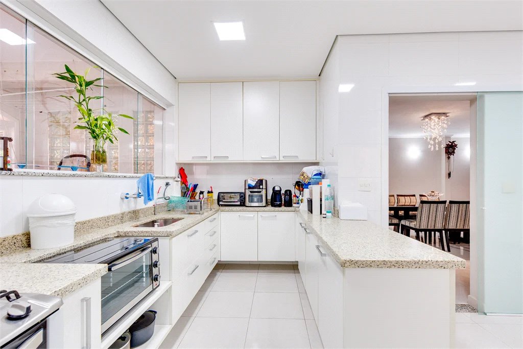 Casa à venda com 4 quartos, sendo 1 suíte,  em Brooklin Paulista, São Paulo, SP