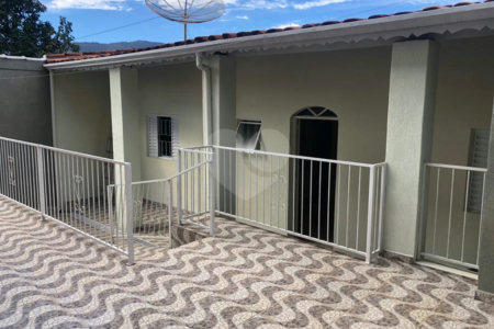 Casa à venda com 3 quartos, sendo 2 suítes,  em Jardim do Lago, Atibaia, SP