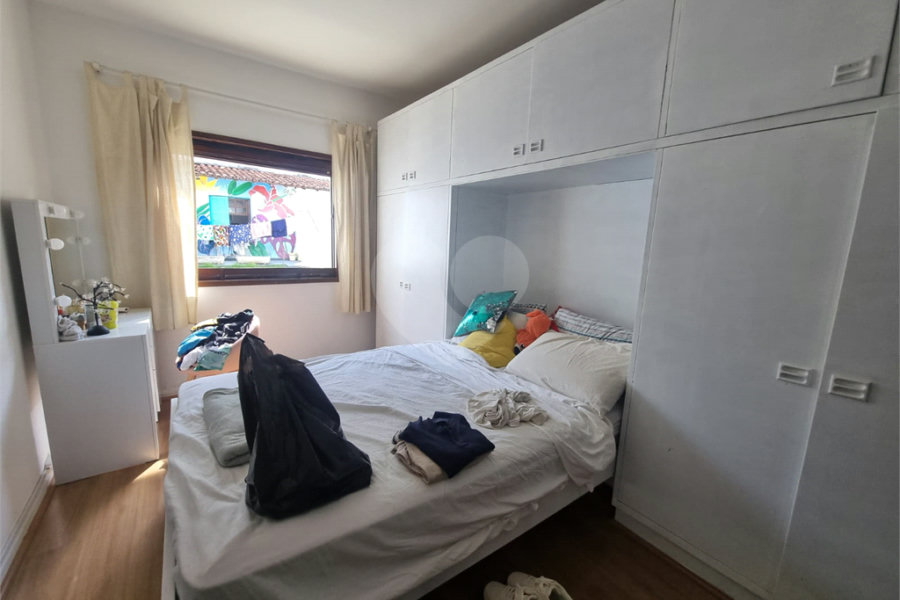 Sobrado à venda com 3 quartos em Vila Irmãos Arnoni, São Paulo, SP